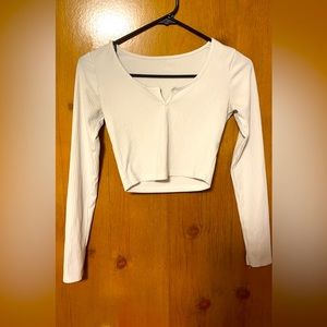White, ribbed, cropped, long sleeve shirt.